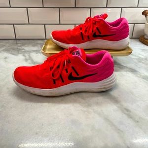 Women’s Nike tennis shoes size 8.5